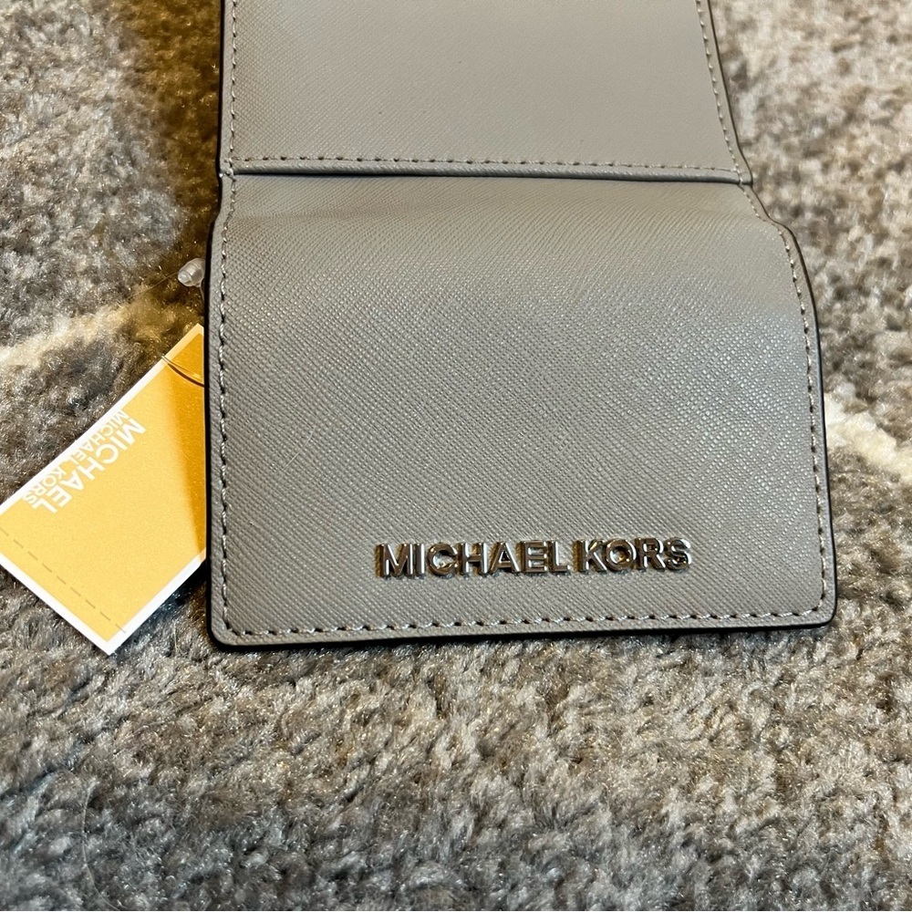 🩶 Michael Kors 🩶 small grey leather wallet NWT - Picture 4 of 5